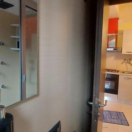 Stanza In Villa Con Giardino Con Box Doccia Idromassaggio Rent A Car Aci Bonaccorsi Exterior photo