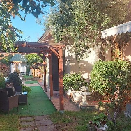 Stanza In Villa Con Giardino Con Box Doccia Idromassaggio Rent A Car Aci Bonaccorsi Exterior photo