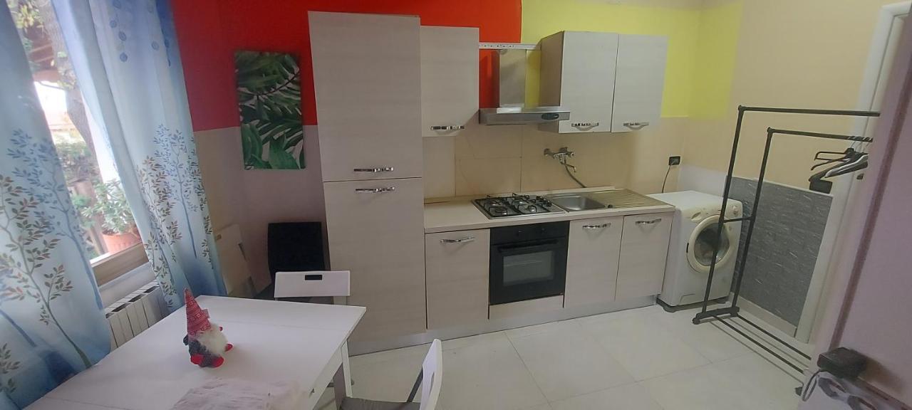 Stanza In Villa Con Giardino Con Box Doccia Idromassaggio Rent A Car Aci Bonaccorsi Exterior photo